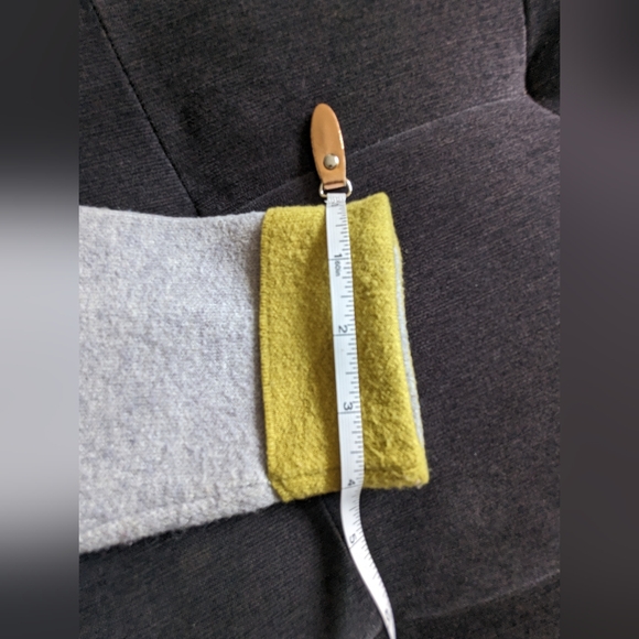 💙 TAHARI 💙 Grey Mock Turtleneck sweater with contrasting sleeves - Picture 6 of 6